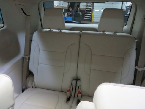 Used 2023 GMC Acadia Denali w/ Denali Ultimate Package image 9