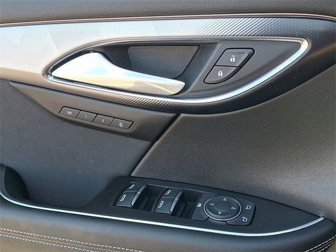 Certified 2025 Buick Envision Sport Touring image 24