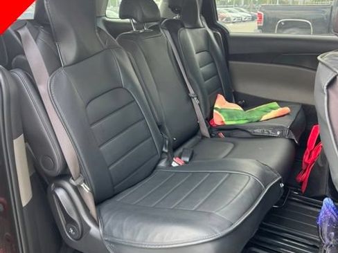 Used 2025 Kia Carnival FWD image 4