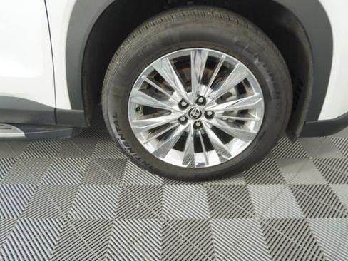 Used 2025 Toyota Grand Highlander AWD image 15