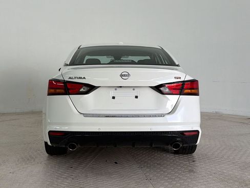 Used 2023 Nissan Altima 2.5 SR FWD image 10