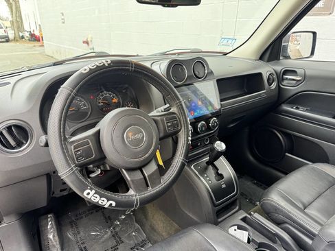 Used 2016 Jeep Patriot High Altitude image 14