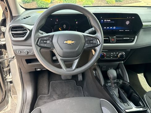 Used 2025 Chevrolet TrailBlazer LT AWD/4WD image 13