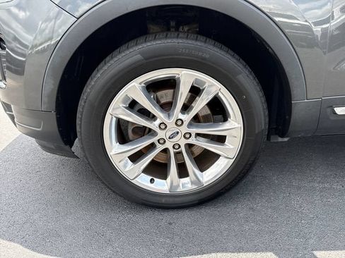 Used 2019 Ford Explorer XLT w/ Equipment Group 202A AWD/4WD image 9