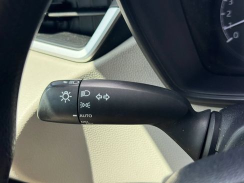 Used 2021 Toyota Corolla LE FWD image 33