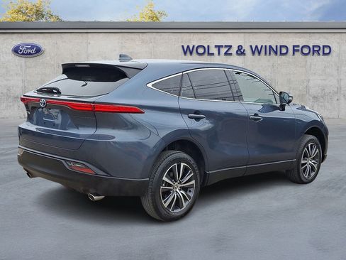 Used 2023 Toyota Venza LE image 6