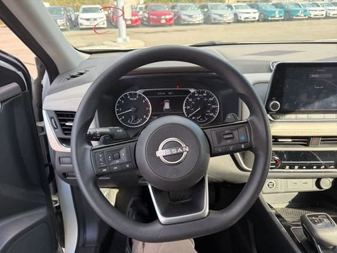 Used 2023 Nissan Rogue SV image 35