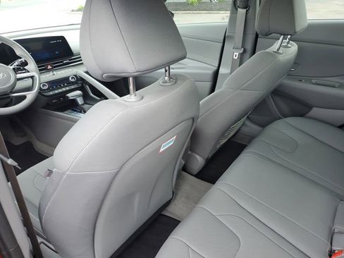 Certified 2025 Hyundai Elantra SEL FWD image 13