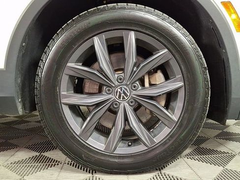 Used 2022 Volkswagen Tiguan SE image 11