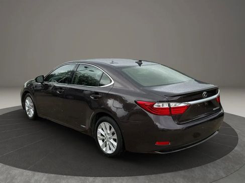 Used 2013 Lexus ES 300h w/ Luxury Pkg FWD image 40