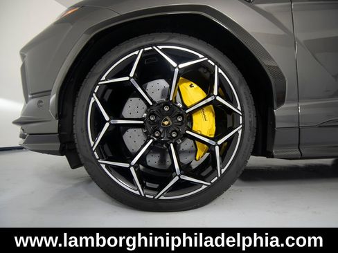 Used 2024 Lamborghini Urus Performante AWD/4WD image 9