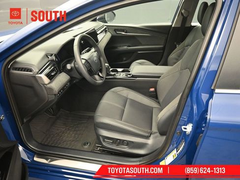 Used 2025 Toyota Camry XLE image 9