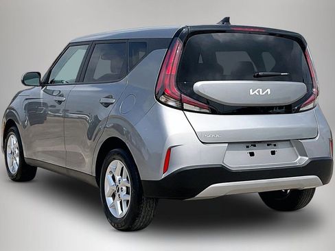 Used 2025 Kia Soul LX w/ LX Technology Package FWD image 4