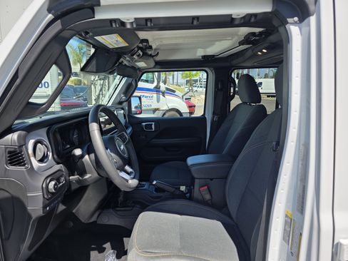 Certified 2025 Jeep Wrangler Sahara image 11