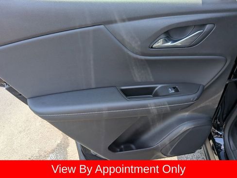 Used 2025 Chevrolet Blazer LT FWD image 23