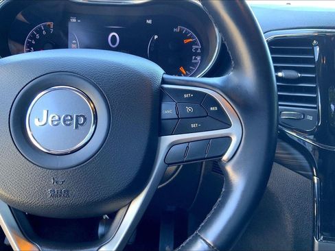 Certified 2022 Jeep Grand Cherokee Laredo X AWD/4WD image 19