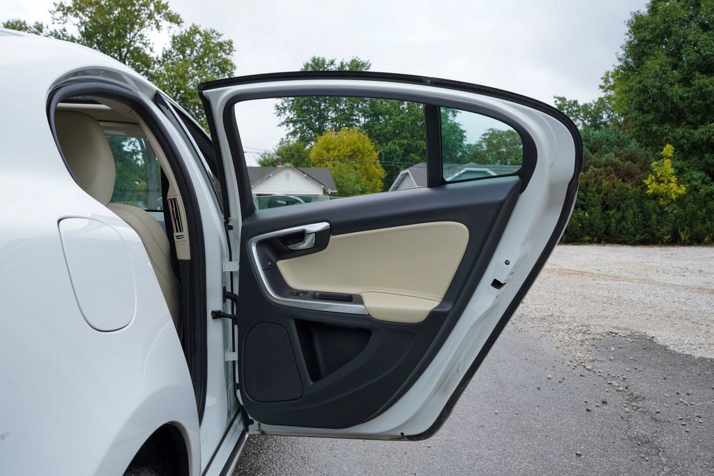 Used 2018 Volvo S60 T5 Dynamic w/ Vision Package AWD/4WD image 32