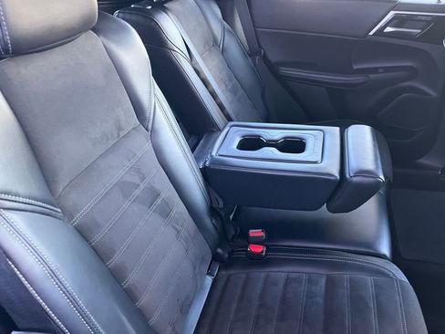 Used 2024 Mitsubishi Outlander SE image 28