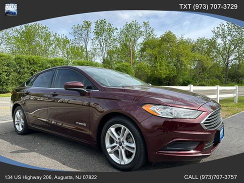 Used 2018 Ford Fusion SE FWD image 1