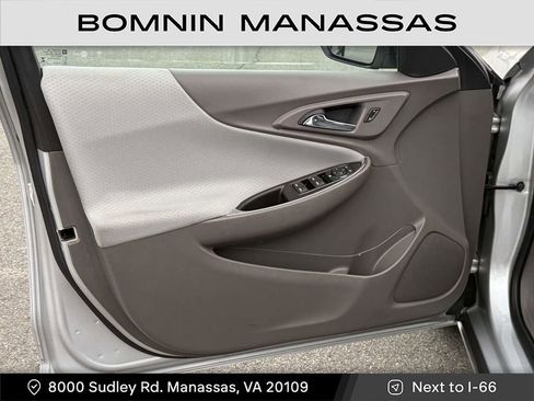 Used 2017 Chevrolet Malibu LT image 14