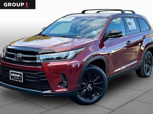 Used 2019 Toyota Highlander SE w/ Nightshade Edition AWD/4WD image 1