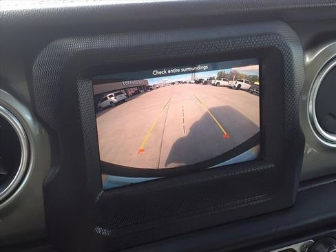 Used 2020 Jeep Wrangler Unlimited Sahara image 11