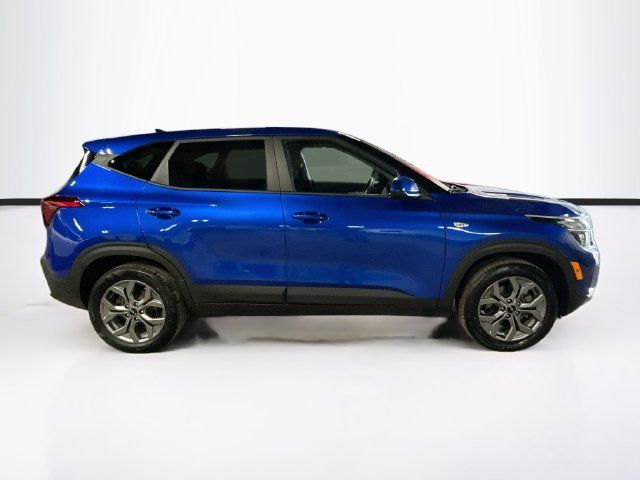 Used 2024 Kia Seltos LX AWD/4WD image 8