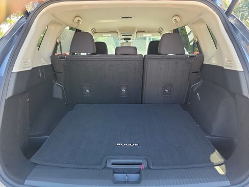 Certified 2025 Nissan Rogue SV FWD image 11