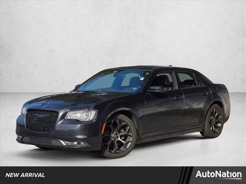 Used 2019 Chrysler 300 S image 1