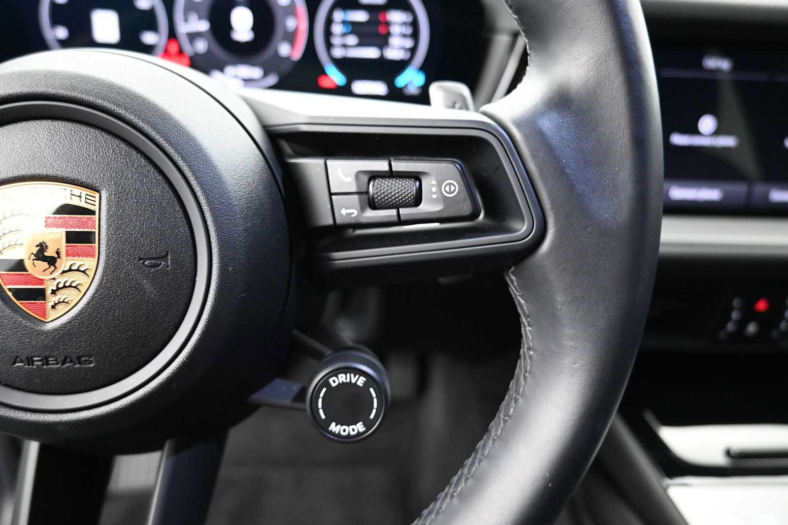 Certified 2024 Porsche Cayenne AWD/4WD image 15
