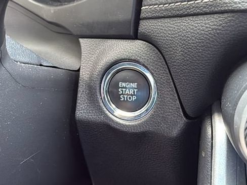 Used 2025 Toyota RAV4 XLE AWD/4WD image 19