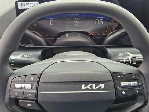 New 2025 Kia K4 LXS FWD image 12