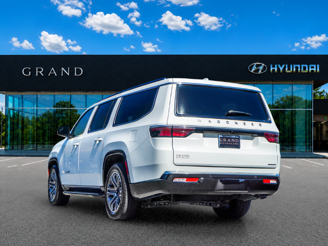 Used 2023 Jeep Wagoneer L Series II RWD image 4