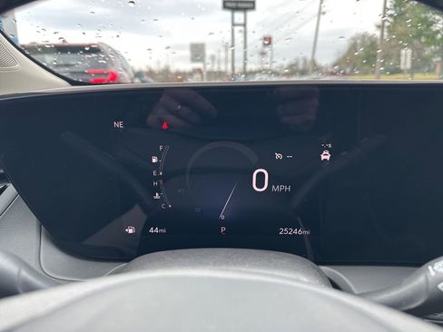 Used 2024 Buick Encore GX Avenir image 11