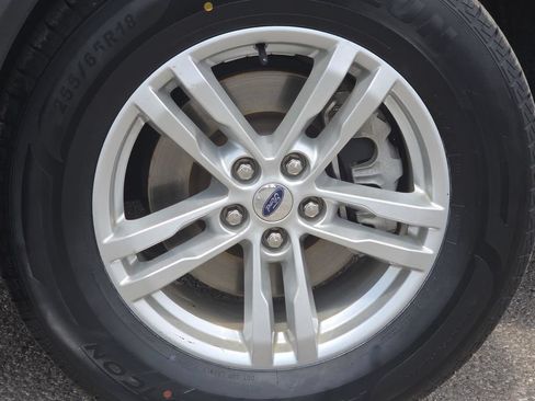Used 2022 Ford Explorer XLT w/ Equipment Group 202A AWD/4WD image 9