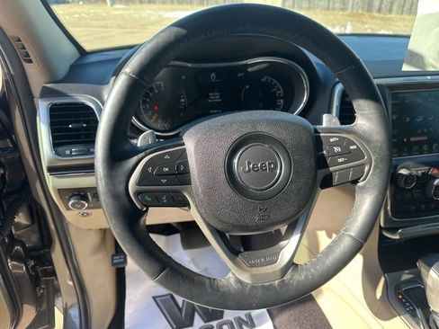 Used 2017 Jeep Grand Cherokee Limited w/ Luxury Group II image 13