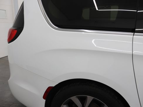 Used 2019 Chrysler Pacifica Limited w/ Tire & Wheel Group image 26