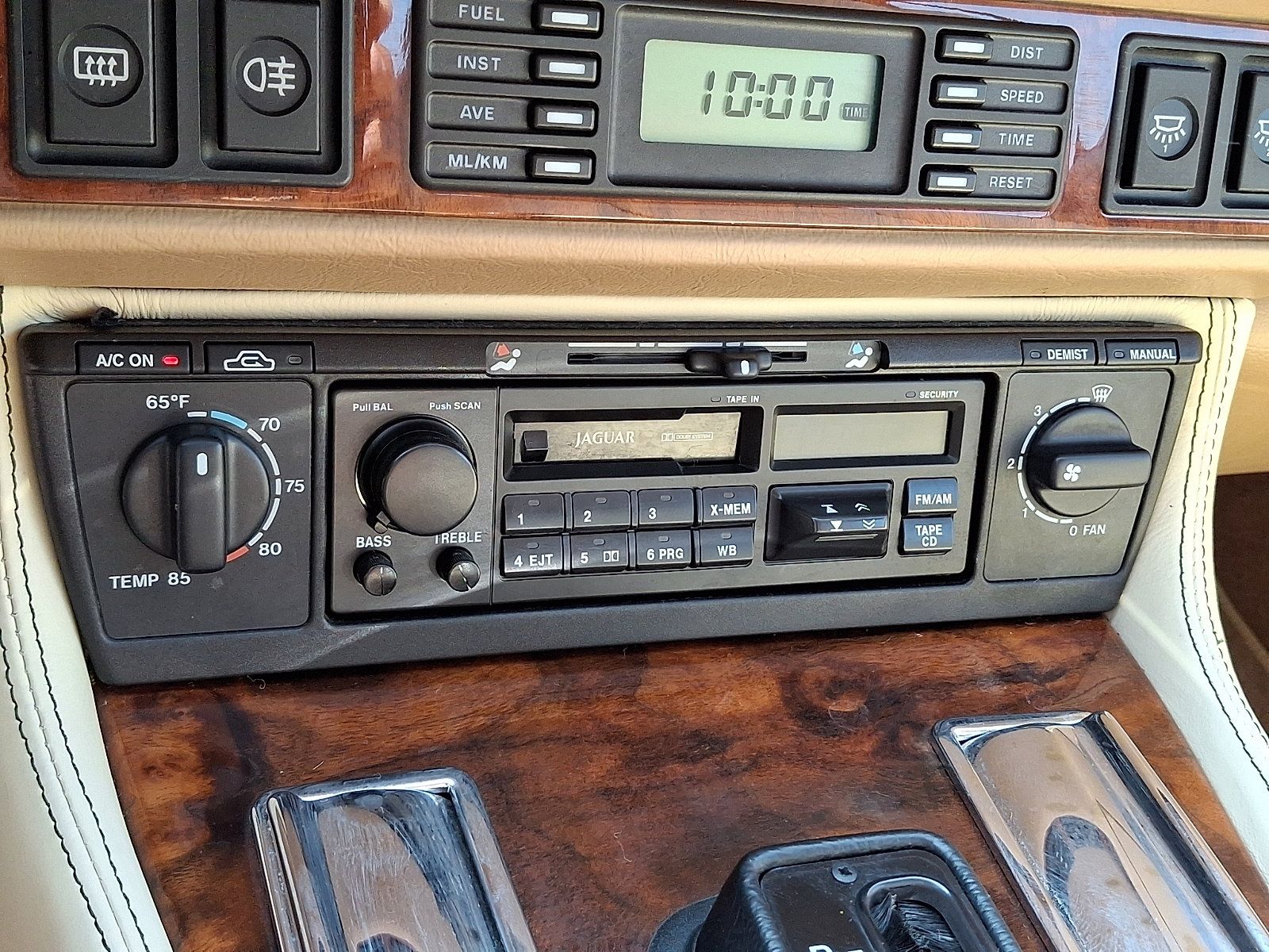 Used 1994 Jaguar XJS V12 Convertible RWD image 16
