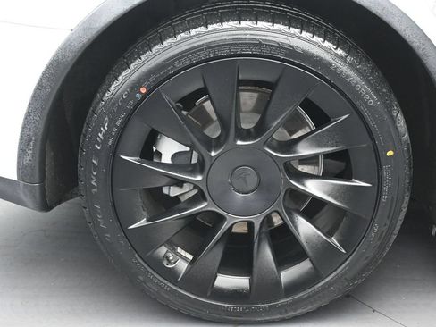 Used 2021 Tesla Model Y Long Range AWD/4WD image 34