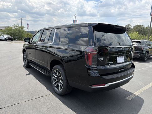 New 2026 Chevrolet Suburban LS RWD image 7