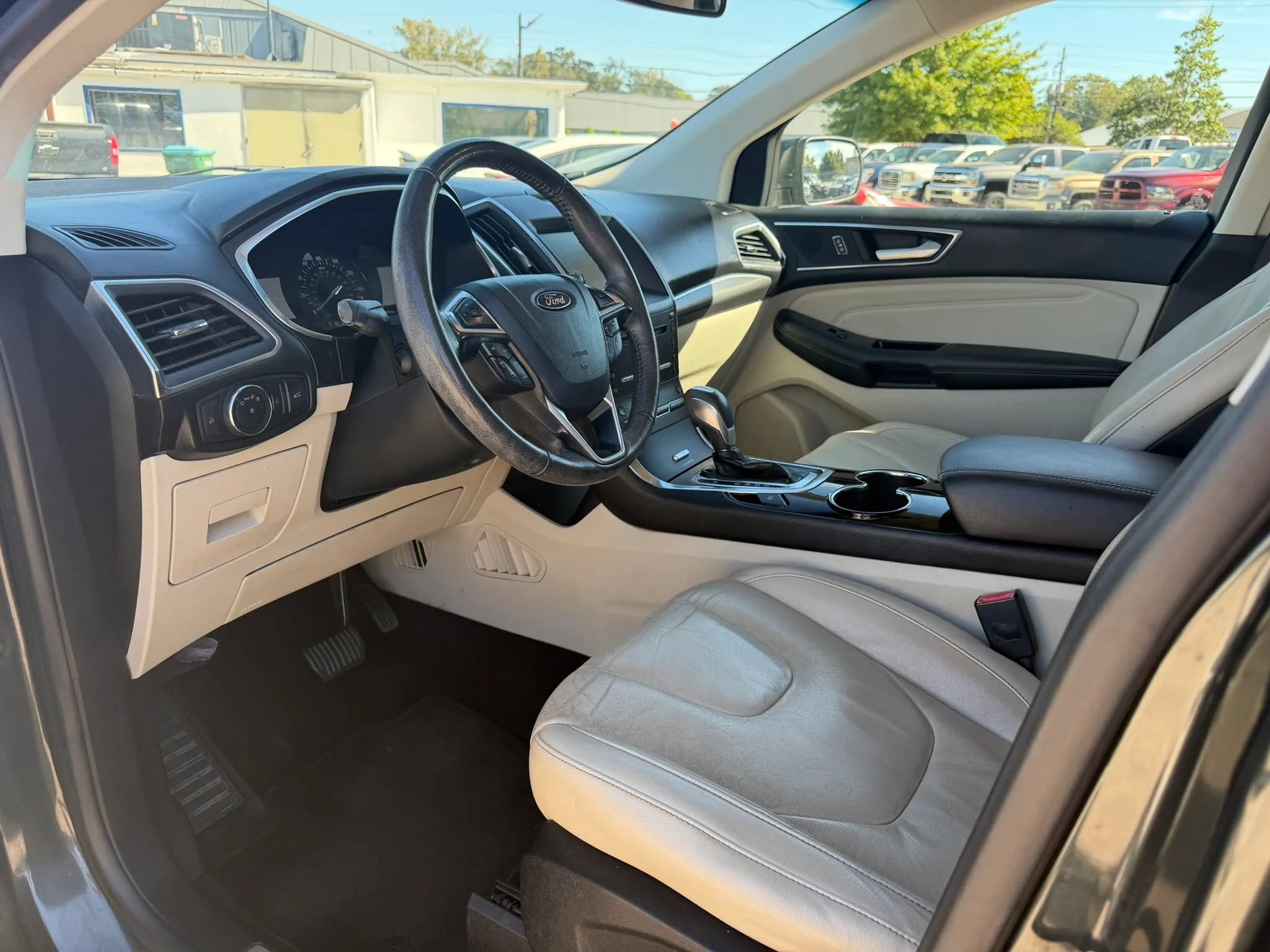 Used 2015 Ford Edge Titanium w/ Technology Package FWD image 8