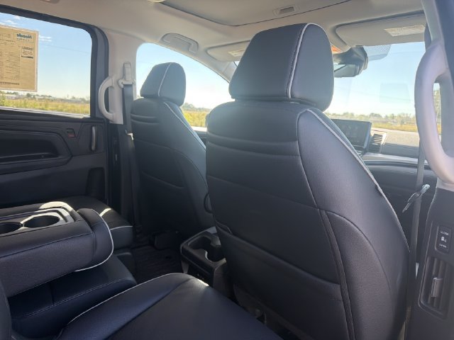 Used 2025 Honda Odyssey Touring image 18
