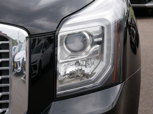 Used 2018 GMC Yukon Denali w/ Denali Ultimate Black Edition AWD/4WD image 16