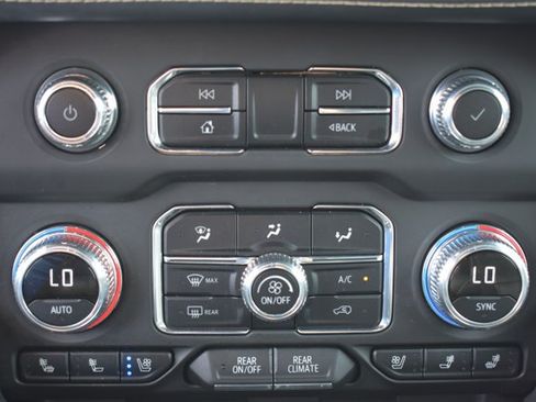 Used 2024 GMC Yukon SLT w/ SLT Luxury Package AWD/4WD image 28