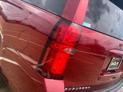 Used 2019 Chevrolet Suburban Premier w/ Premier Plus Edition AWD/4WD image 31
