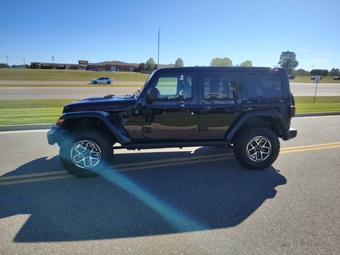 New 2025 Jeep Wrangler Unlimited Rubicon w/ Convenience Group image 5