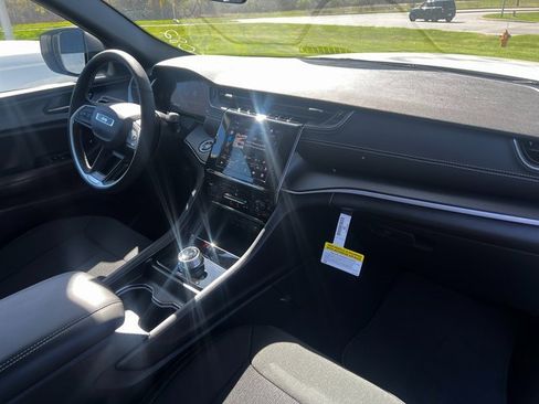 New 2025 Jeep Grand Cherokee Laredo X w/ Luxury Tech Group I image 13