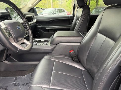 Used 2024 Ford Expedition XLT image 21
