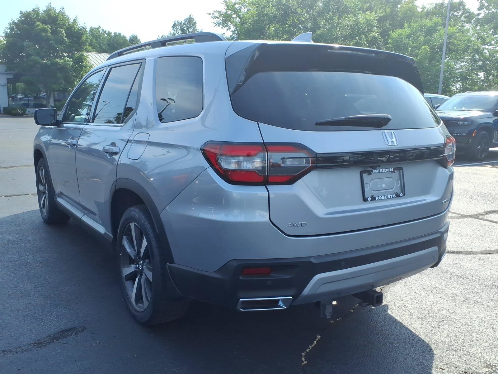 Used 2024 Honda Pilot Touring image 5