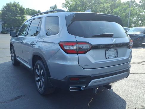 Used 2024 Honda Pilot Touring image 5